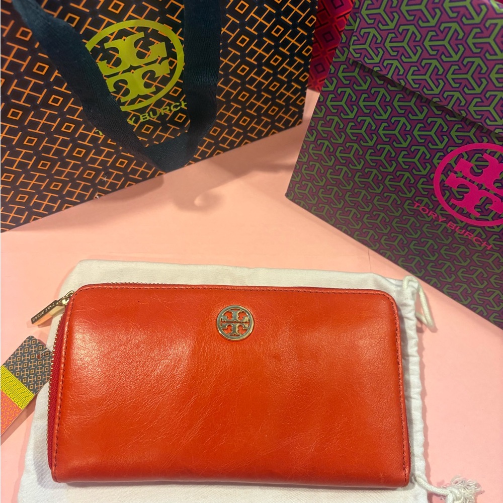 Tory Burch Vibrant Orange/Red Leather Wallet Authentic New comes with box/bag
